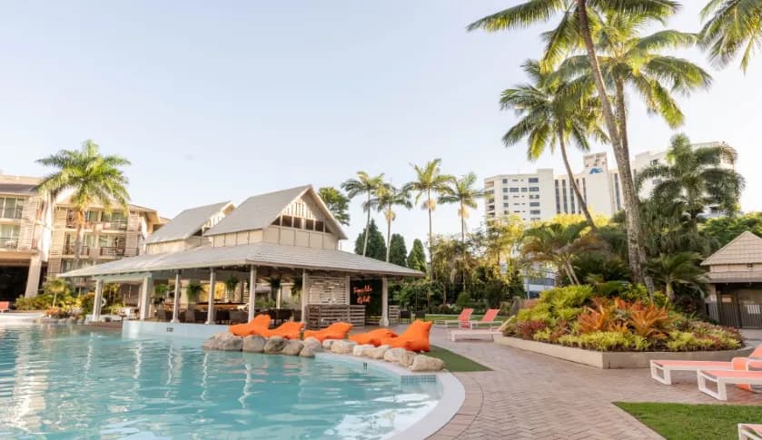 Novotel Cairns Oasis Resort (Moku Beach Club) pool