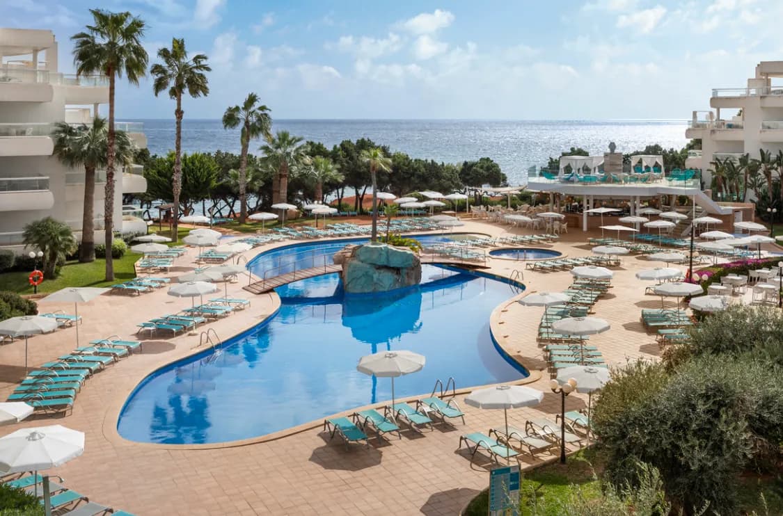 Tropic Garden Hotel Apartments pool