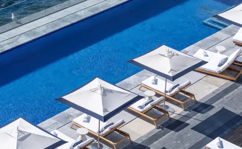 The Peninsula Istanbul pool