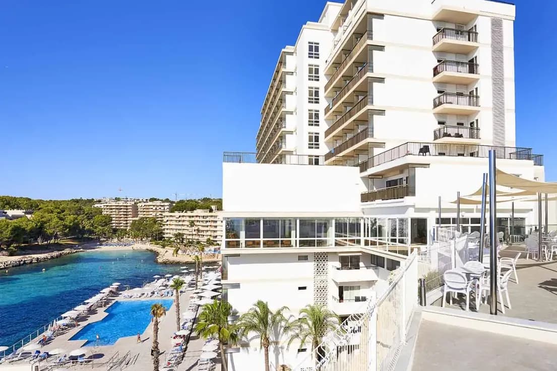 Globales Cala Viñas Mallorca pool