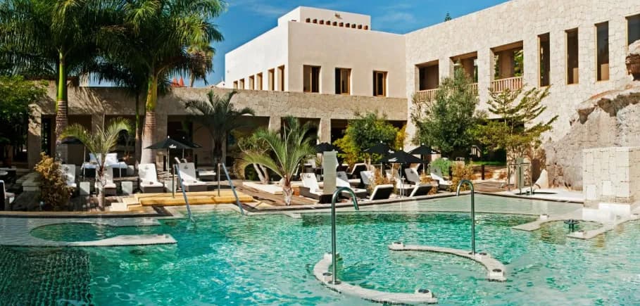 Bahía del Duque pool