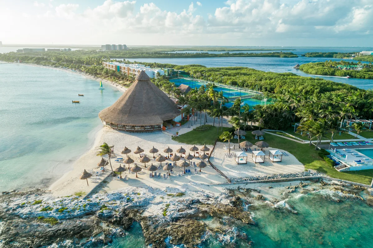 Pool day passes in Mexico